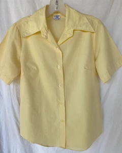VTG 60s 70s..YELLOW..COT/POL..BLOUSE..LONG LAPELS..BUST DARTS..WOMEN S - Picture 1 of 4