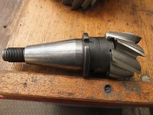 Werkzeugaufnahme von Deckel mit Fräser Walzenstirnfräser - Bild 1 von 4