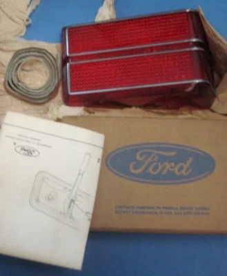 Nuevo stock antiguo Ford Granada 1975-1977 luz trasera lente lado derecho con precinto Foto 1 de 2