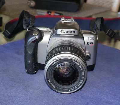 Cámara de película Canon Rebel EOS T2 de colección, SIN PROBAR, compartimento de batería limpio Foto 1 de 4