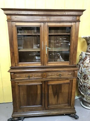 Gabinete de nogal francés un gabinete de China Deux Corps Hutch con puertas de vidrio Foto 1 de 4