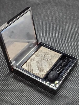 Burberry Sombra de Ojos Color Húmedo y Seco Brillo No.002 Desnudo 0.06oz Foto 1 de 4