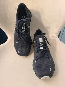 On Cloud 5 Womens Size 8.5 Triple Black Sneakers Lace Up Running - Picture 1 of 10
