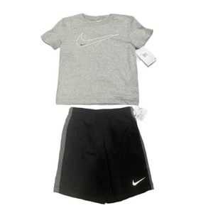 Nike 2 teiliges Jungen Short Set. Größe 6-7 Jugend Neu - Bild 1 von 4