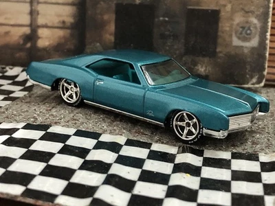 Buick Riviera 1966 Hotwheels 1:64 cromo suelto 5 estrellas pilotos reales  Foto 1 de 4