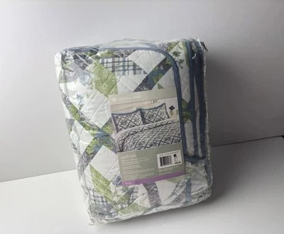 Essential Home 2 Piece King Quilt and One Pillow Sham Country Floral Machine 1A - Image 1 of 4