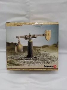 SCHLEICH Knights JOUST TRAINER QUINTAIN 42015 Retired RARE Brand New In Box - Picture 1 of 4