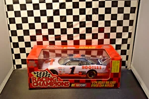 1996 Racing Champions Rick Mast #1 Hooters 1:24 Scale Grand Prix - Picture 1 of 9