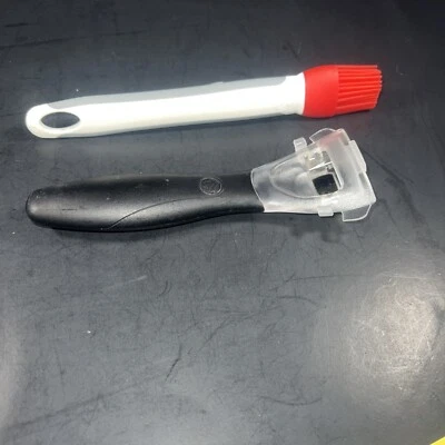 Pampered Chef Corn Kernel Cutter 1114  W/ Shield & Silicone Basting Brush 1755 - Image 1 of 4