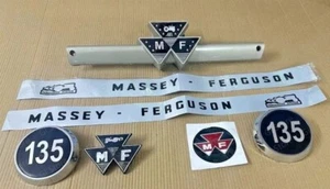 Juego de pegatinas para parrilla delantera y capó para tractor Massey Ferguson 135 - Imagen 1 de 6