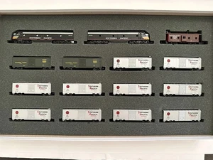 ConCor N Southern Pacific Overnight Express Powered E-8, Dummy, Caboose, 12 Cars - Picture 1 of 12