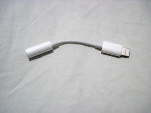 Adaptateur prise casque Apple Lightning vers 3,5 mm A1749 origine OEM - Photo 1 sur 6
