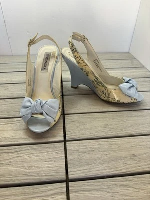 Steve Madden Women's Vintage Heels Baby Blue Patent Leather W/Floral Print Size9 - Image 1 of 4