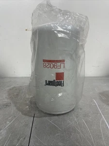 LF9028 Genuine Fleetguard Oil Filter (Replacement for 300046300) - Bild 1 von 3
