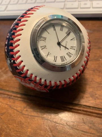 VINTAGE  FENWAY PARK BOSTON RED SOX SOUVENIR BASEBALL BALL CLOCK NOT RUNNING Cover