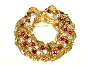 Christmas Pin Brooch Wreath Handcrafted White Red Rhinestones Gold Color Vintage - Picture 1 of 5