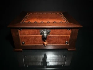 Brizard and Co. - The "Chesterfield" Humidor - 60 / 70 Count - Picture 1 of 11