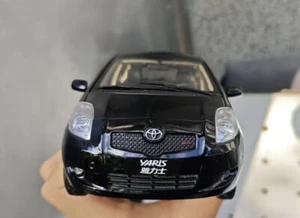 Modelo de coche Toyota Yaris 1/18 - Imagen 1 de 5