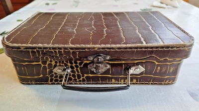 Valisette en carton, ancienne,  pour poupée ou accessoires - Photo 1/4