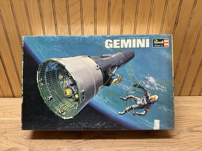 Vintage 1965 Revell Gemini SPACECRAFT Model Kit NOS in original box Authentic - Image 1 of 4