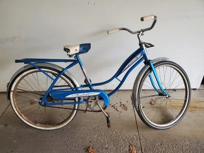 老式蓝色1967年哥伦比亚防火螺栓自行车 — 第 1/4 张图片