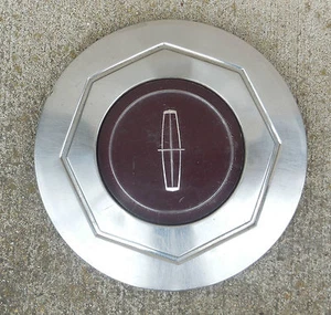 Center cap Hubcap for a 1984-1989 Lincoln Mark series Continental 15" Wheel - Picture 1 of 1