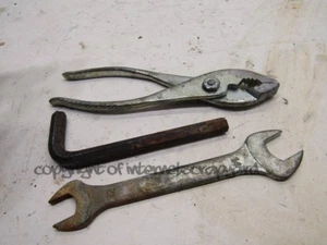 Subaru Impreza MK20-07 Bugeye WRX Original Kit Werkzeug Schraubenschlüssel + Zange - Bild 1 von 1