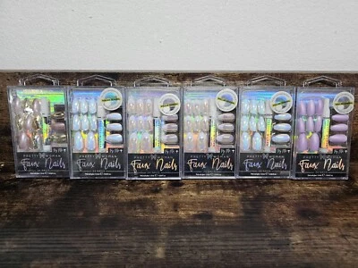  漂亮的女人人造指甲带胶套装 6 张图片。  — 第 1/4 张图片