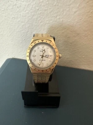 Timex Gold Watch Men Women Date - Image 1 of 4