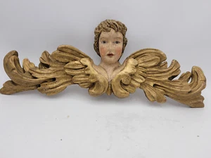 Elemento ornamentale sopraporta testa d'angelo alata legno intagliato e incastonato, antico - Foto 1 di 8