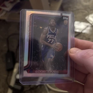 2025-25 Topps Baloncesto VJ Edgecombe Novato Arco Iris Lámina #203 - Imagen 1 de 3