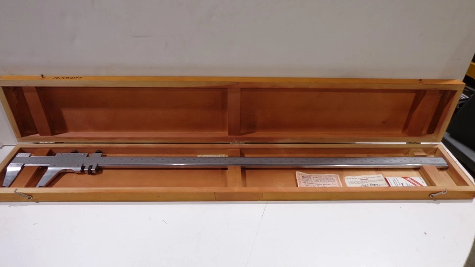 Pinza Starrett # 123-36 Master Bar Master Vernier en caja Starrett original 36" Foto 1 de 4