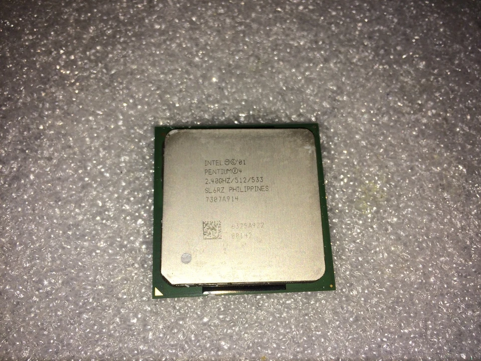 Processore Intel Pentium 4 SL6RZ 2.40GHz 533MHz FSB 512KB L2 Cache Socket 478 - Immagine 1 di 1