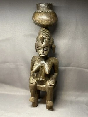 STATUETTE AFRICAINE SENOUFO TUGUBELE , BOIS SCULPTÉ. FEMME SUR TABOURET - Photo 1/4