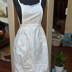 Schöne Vintage Schürze weiß LEINEN bestickt - Bild 1 von 7