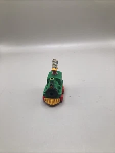 Disney Pato Donald Verde Tren Juguete Figura Conductor - Imagen 1 de 5