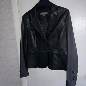 Kenneth Cole Reaction schwarz 100 % Leder Knopfleiste Spionage Jacke Blazer Damen L - Bild 1 von 5