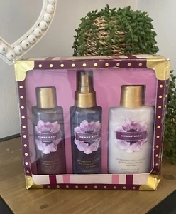 Victoria’s Secret BERRY KISS 3pc GIFT SET Original VTG Body Wash, Mist & Lotion - Picture 1 of 2