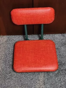 Asiento de estadio vintage naranja rojizo, marco de metal buen estado - Imagen 1 de 7