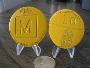DEA Drug Enforcement Administration One Pill Can Kill Orange Challenge Coin - Bild 1 von 6