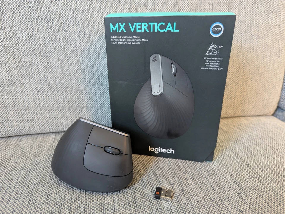 Logitech MX Vertical Kabellose Ergonomisch Maus Schwarz (910-005448) [gebraucht] - Bild 1 von 4