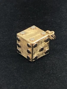 Colgante vintage de oro de 14k con textura 3D dados de la suerte con un solo troquel 3,67 g - Imagen 1 de 7