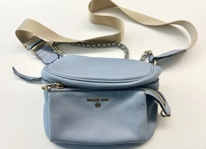 NEU MIT ETIKETT MICHAEL KORS Slater hellblau Sling Pack Leder Umhängetasche NEU mit Etikett - Bild 1 von 10