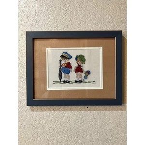 Holz gerahmt Nadelspitze Kunst Junge Pogo Stick Mädchen Puppe Bild 13,5x10,5 - Bild 1 von 4