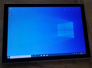 Microsoft Surface Pro 4, 8gb 256gb screen has cracks but works - Picture 1 of 8