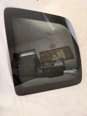 Jeep Liberty 2002-2007 cuarto de cristal trasero lateral del conductor; tinte privacidad Foto 1 de 4