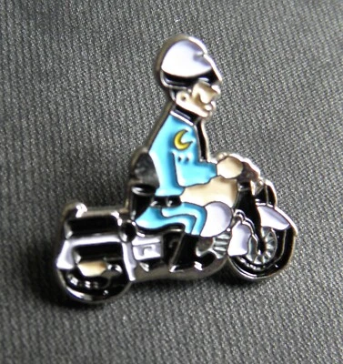 POLICE MOTORCYCLE COP CHIPS HIGHWAY PATROL NOVELTY LAPEL PIN BADGE 3/4 INCH - Image 1 of 2