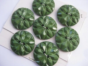 25mm Large Lovely Grass Green Faceted Flower Vintage Sewing Buttons Set 7 - Picture 1 of 6