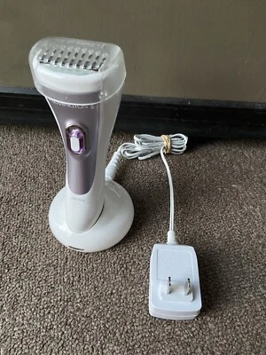 Remington Cordless Wet and Dry Lady Shaver WDF-4840 Complete Working w/ Charger - Image 1 of 4