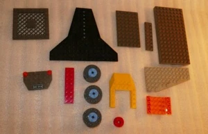  LEGO Assorted base plates, flat pieces & wheels - Picture 1 of 5